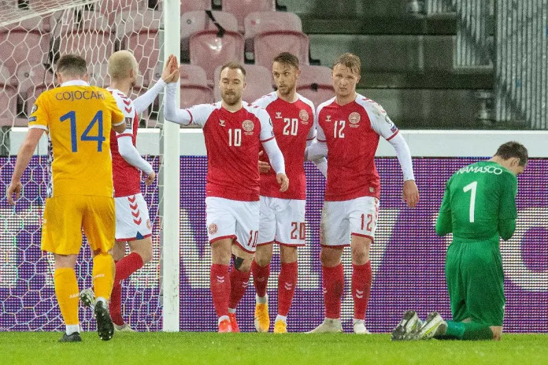 Dänemarks Spieler feiern während des Qualifikationsspiels zur FIFA Fussball-Weltmeisterschaft Katar 2022 zwischen Dänemark und Moldawien in Herning am 28. März 2021. (Foto: Bo Amstrup / Ritzau Scanpix / AFP) / Dänemark OUT