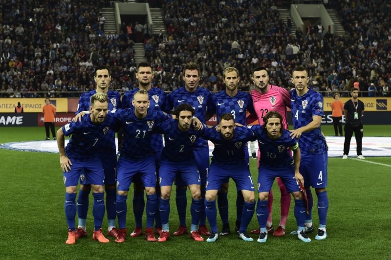Die kroatische Mannschaft posiert für ein Foto vor dem Playoff-Spiel Griechenland gegen Kroatien bei der Fußball-Weltmeisterschaft 2018 am 12. November 2017 in Piräus. / AFP PHOTO / ANGELOS TZORTZINIS